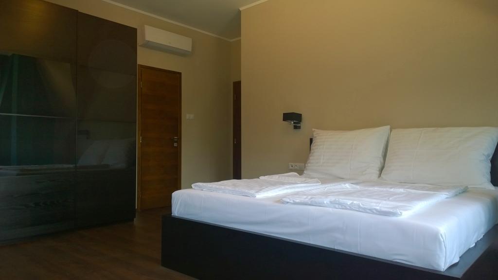 Parton Hotel & Bowling Tiszakécske Kültér fotó