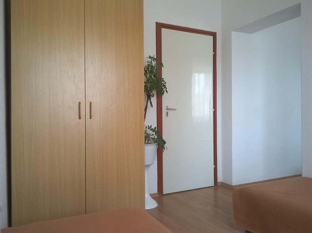 Parton Hotel & Bowling Tiszakécske Szoba fotó